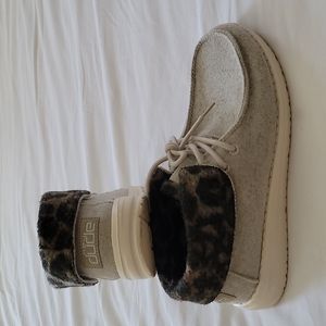 Hey Dude hightop Shoes Size 7